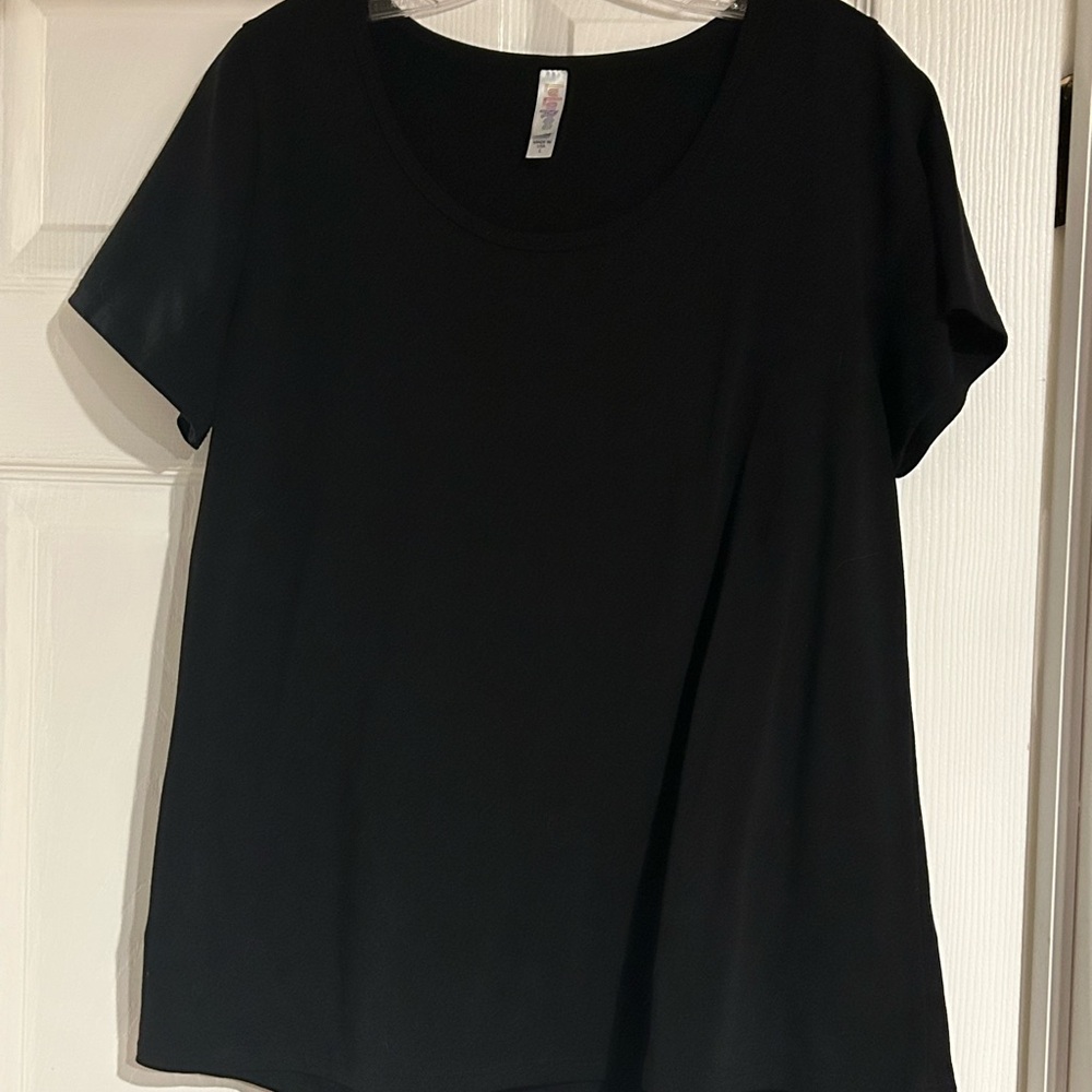 LuLaRoe Black Short Sleeve Top